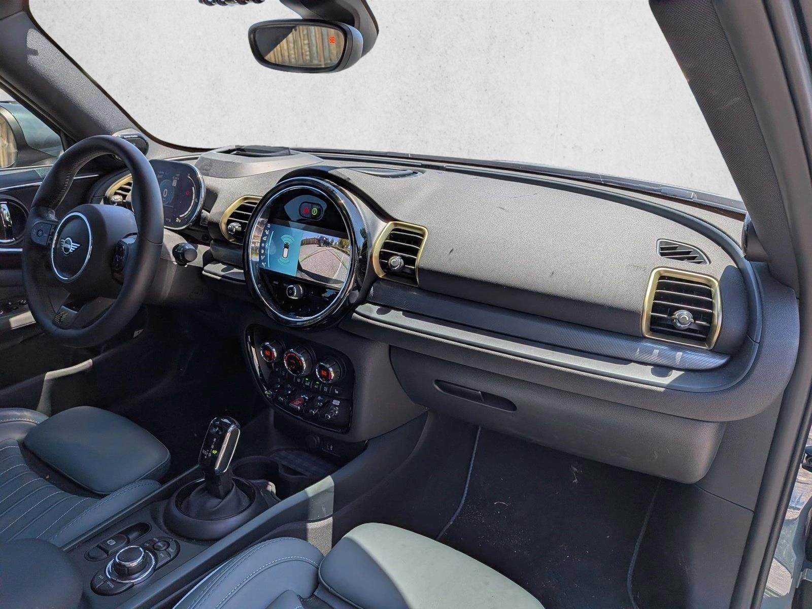 Vehicle image 22